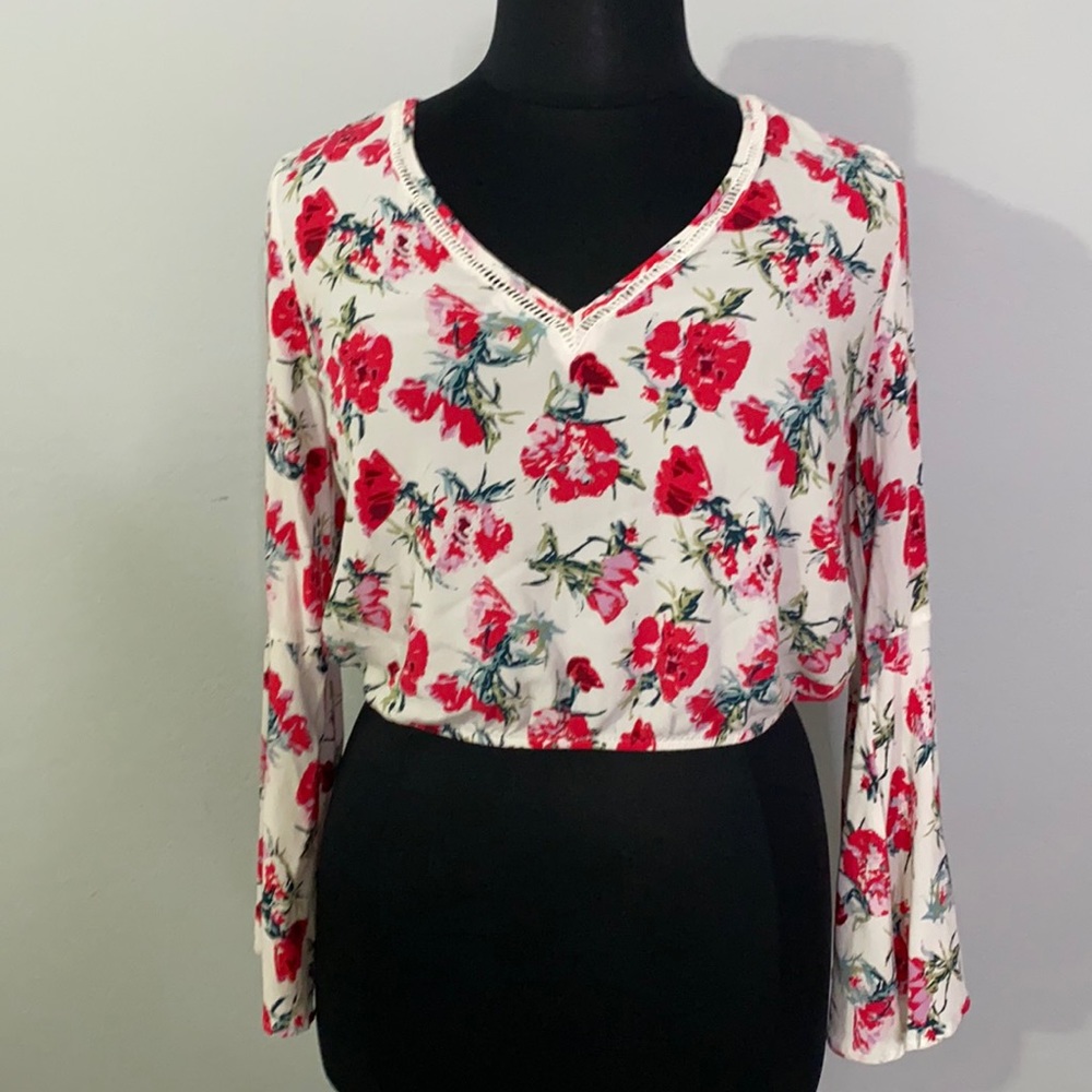 FOREVER 21 PLUS SIZE 1 X CROP TOP BELL SLEEVE